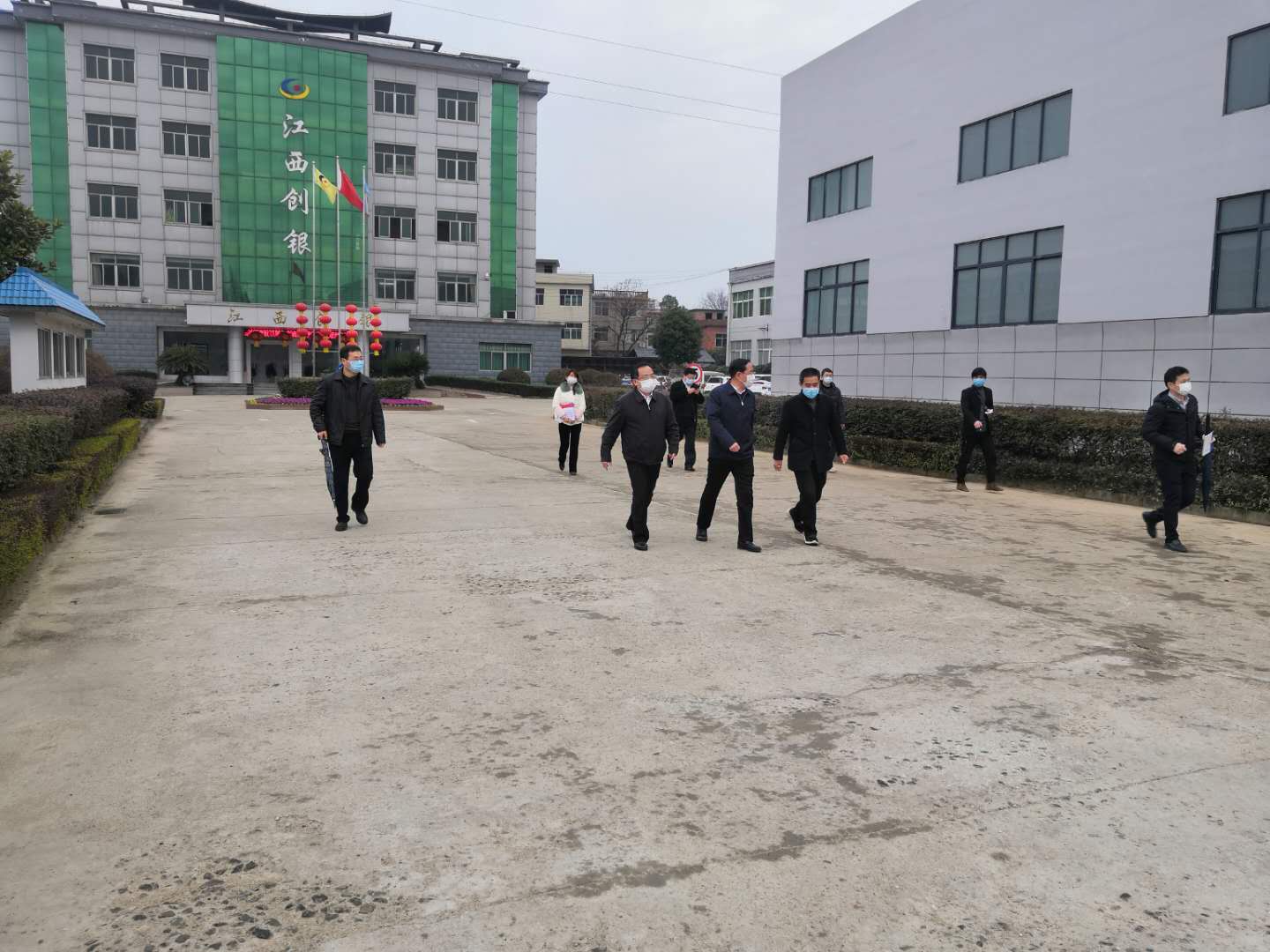 決戰(zhàn)疫情  克服困難  再創(chuàng)佳績-市委書記視察江西創(chuàng)銀科技有限公司復(fù)工復(fù)產(chǎn)現(xiàn)場